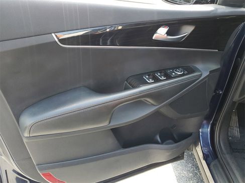 Used 2019 Kia Sorento S image 16