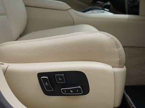 Used 2017 Lexus LS 460 w/ Comfort Package RWD image 26