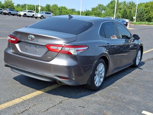 Used 2019 Toyota Camry LE w/ Convenience Package FWD image 6