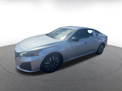 Used 2025 Nissan Altima 2.5 SV FWD image 7