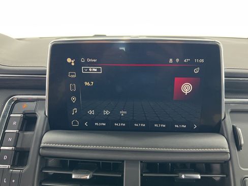 Used 2024 GMC Yukon SLT image 12