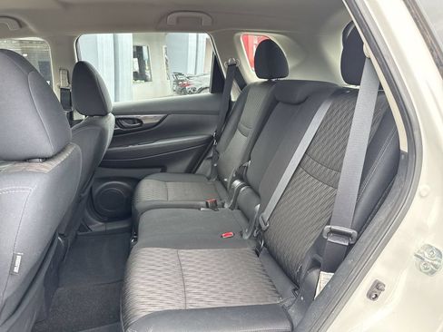 Used 2019 Nissan Rogue S FWD image 19