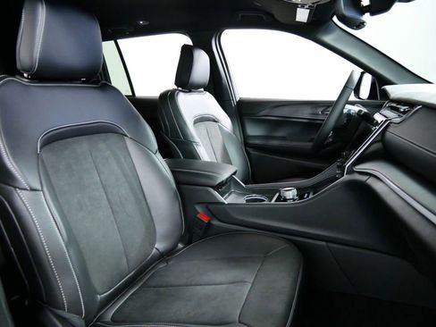 Used 2024 Jeep Grand Cherokee Altitude image 24