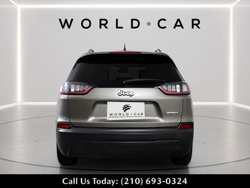 Used 2021 Jeep Cherokee Latitude FWD image 6