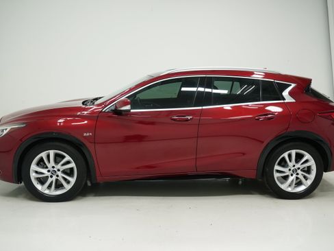 Used 2017 INFINITI QX30 Premium w/ Navigation Package image 7