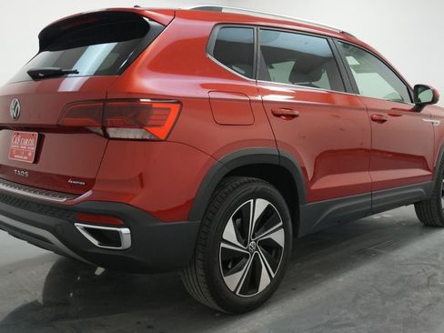 Used 2024 Volkswagen Taos SE image 9
