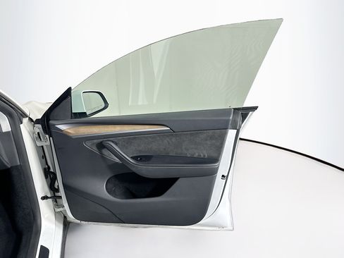 Used 2023 Tesla Model Y AWD image 32