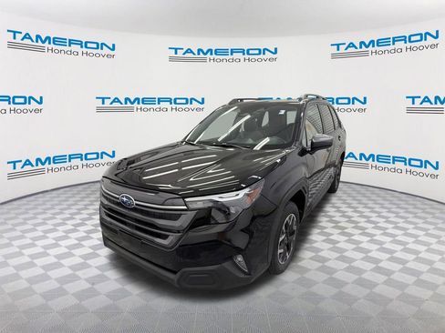 Used 2025 Subaru Forester Premium AWD/4WD image 1