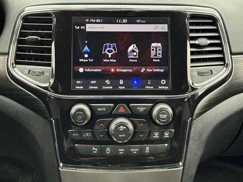 Used 2022 Jeep Grand Cherokee Laredo X image 18