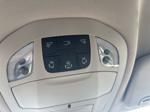 Used 2023 Chrysler Pacifica Touring-L image 26