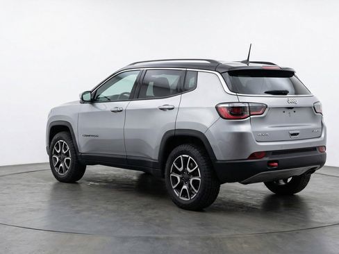 Used 2025 Jeep Compass Trailhawk AWD/4WD image 6