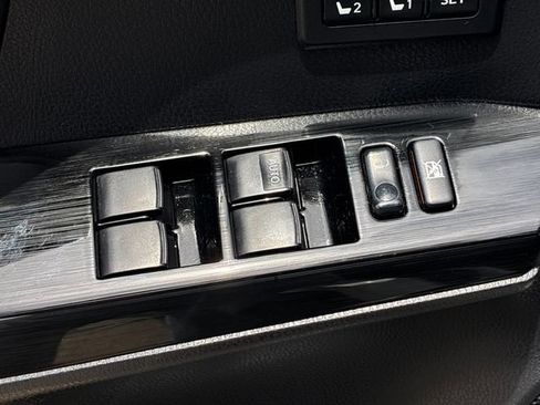 Used 2018 Toyota RAV4 Limited FWD image 13