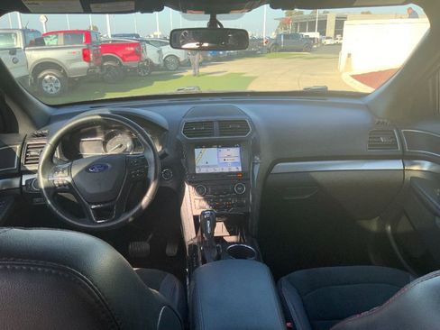 Used 2018 Ford Explorer XLT w/ Equipment Group 202A image 13