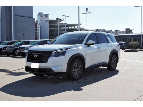 Used 2024 Nissan Pathfinder SV w/ Black Appearance Package image 2