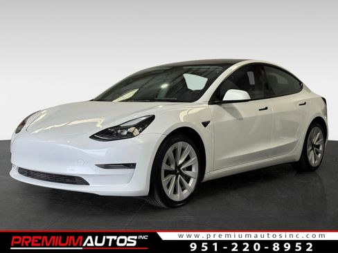 Used 2023 Tesla Model 3 Standard Range image 1
