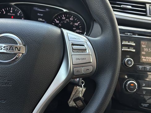 Used 2016 Nissan Rogue S FWD image 28