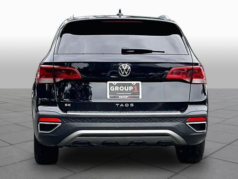 Used 2023 Volkswagen Taos SE FWD image 5