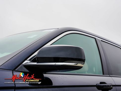 Used 2024 Jeep Grand Cherokee Limited image 3