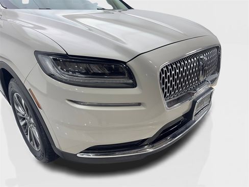 Used 2022 Lincoln Nautilus Reserve image 17
