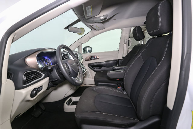 Used 2022 Chrysler Voyager LX FWD image 36