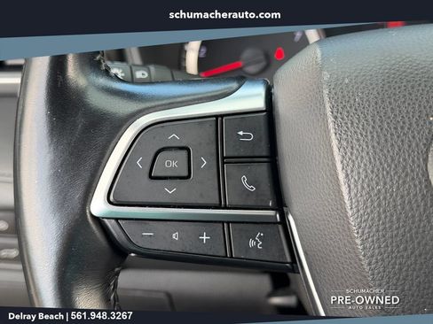 Used 2021 Toyota Highlander LE FWD image 24