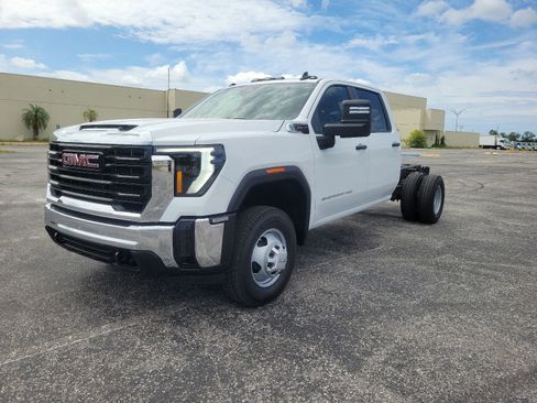 New 2026 GMC Sierra 3500 Pro w/ Convenience Package AWD/4WD image 2