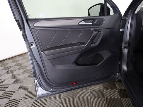Used 2023 Volkswagen Tiguan SE w/ Panoramic Sunroof Package FWD image 23