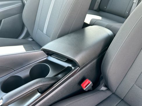 Used 2025 Hyundai Elantra SE FWD image 21