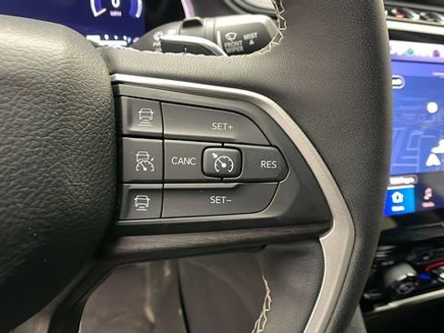 Used 2023 Jeep Grand Cherokee L Limited image 16