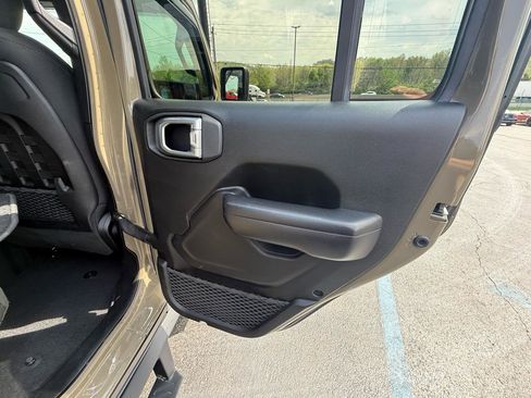 Used 2020 Jeep Gladiator Rubicon w/ Trailer Tow Package AWD/4WD image 33
