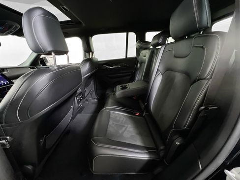 Used 2023 Jeep Grand Cherokee Altitude image 24