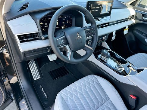 New 2025 Mitsubishi Outlander SEL image 6