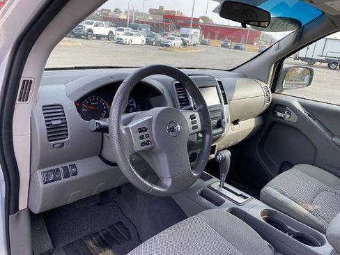 Used 2019 Nissan Frontier SV image 12