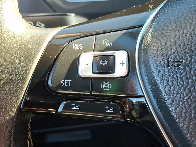 Used 2021 Volkswagen Tiguan SEL AWD/4WD image 21