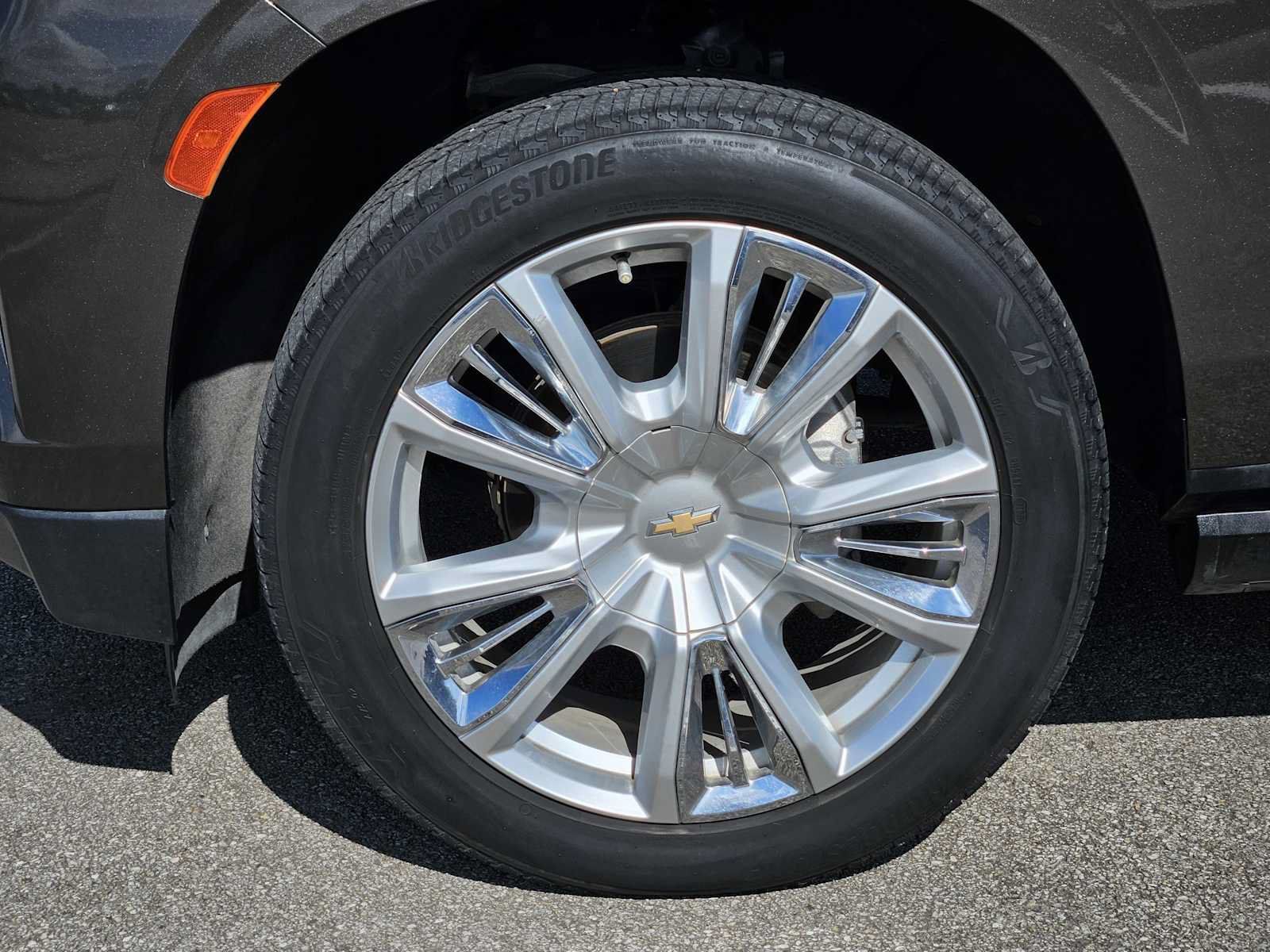 Used 2021 Chevrolet Tahoe High Country w/ Premium Package RWD image 9