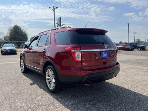 Used 2014 Ford Explorer XLT w/ Equipment Group 202A image 5