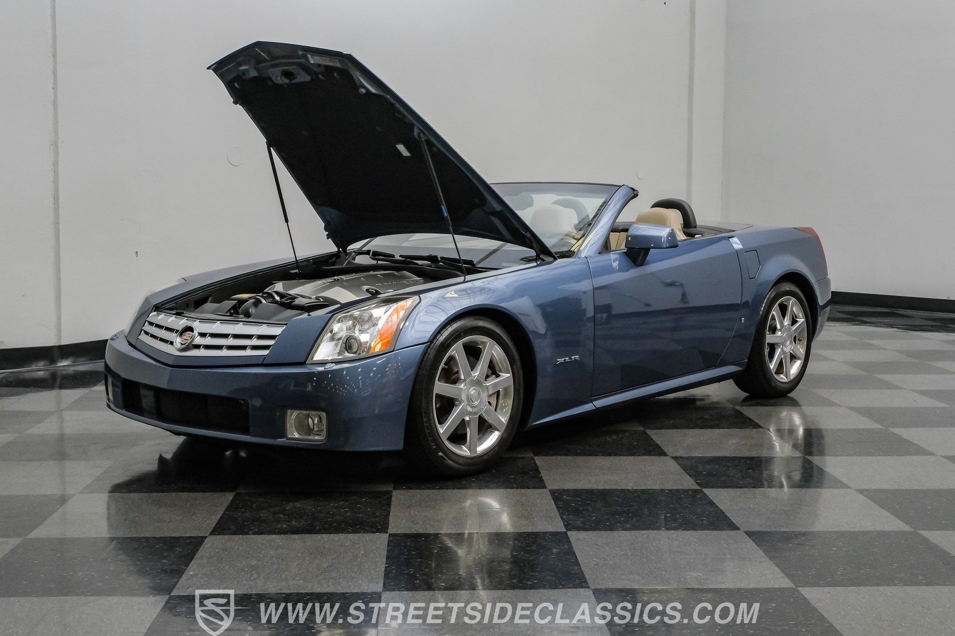 Used 2006 Cadillac XLR RWD image 36