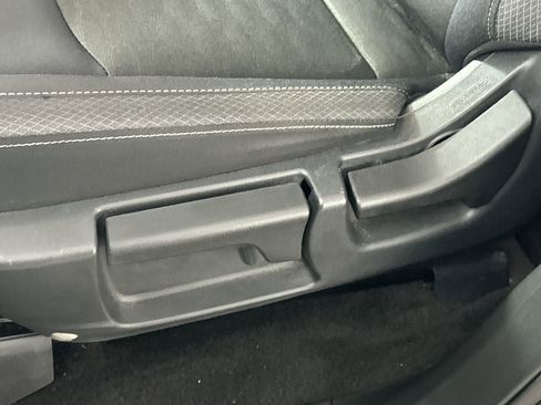 Used 2024 Nissan Pathfinder S AWD/4WD image 19