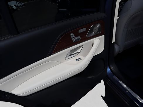 New 2026 Mercedes-Benz GLS 450 4MATIC image 21