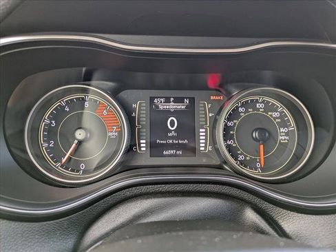 Used 2019 Jeep Cherokee Latitude Plus w/ Comfort/Convenience Group image 11