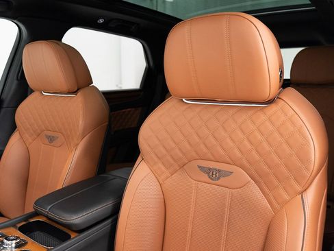 Certified 2022 Bentley Bentayga AWD/4WD image 16