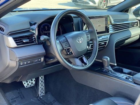 Used 2025 Toyota Camry SE FWD image 10