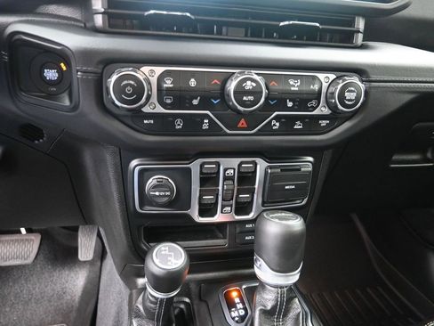 Certified 2025 Jeep Gladiator Sport image 21