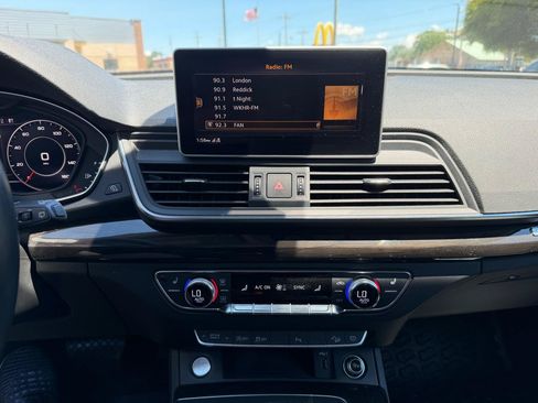 Used 2018 Audi Q5 2.0T Premium Plus w/ Premium Plus Package AWD/4WD image 19