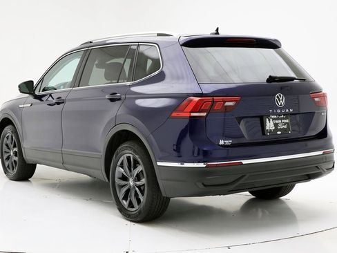 Used 2022 Volkswagen Tiguan SE w/ Panoramic Sunroof Package image 7