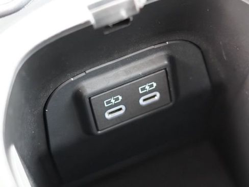 Used 2025 Toyota RAV4 XLE image 33