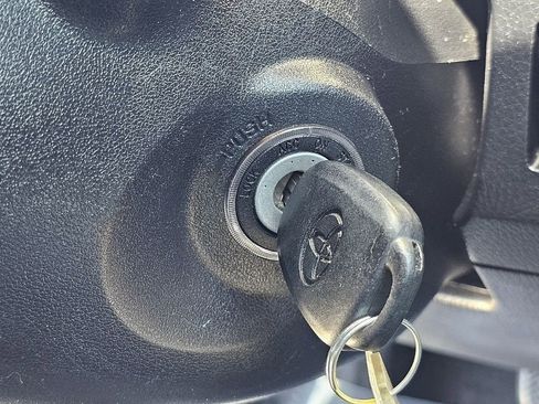 Used 2015 Toyota RAV4 XLE AWD/4WD image 34
