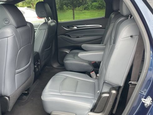 Used 2022 Buick Enclave Essence AWD/4WD image 12