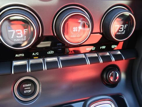 Used 2020 Jaguar F-TYPE R image 27