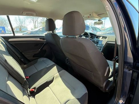 Used 2016 Volkswagen e-Golf SE w/ DC Fast Charging Package image 10